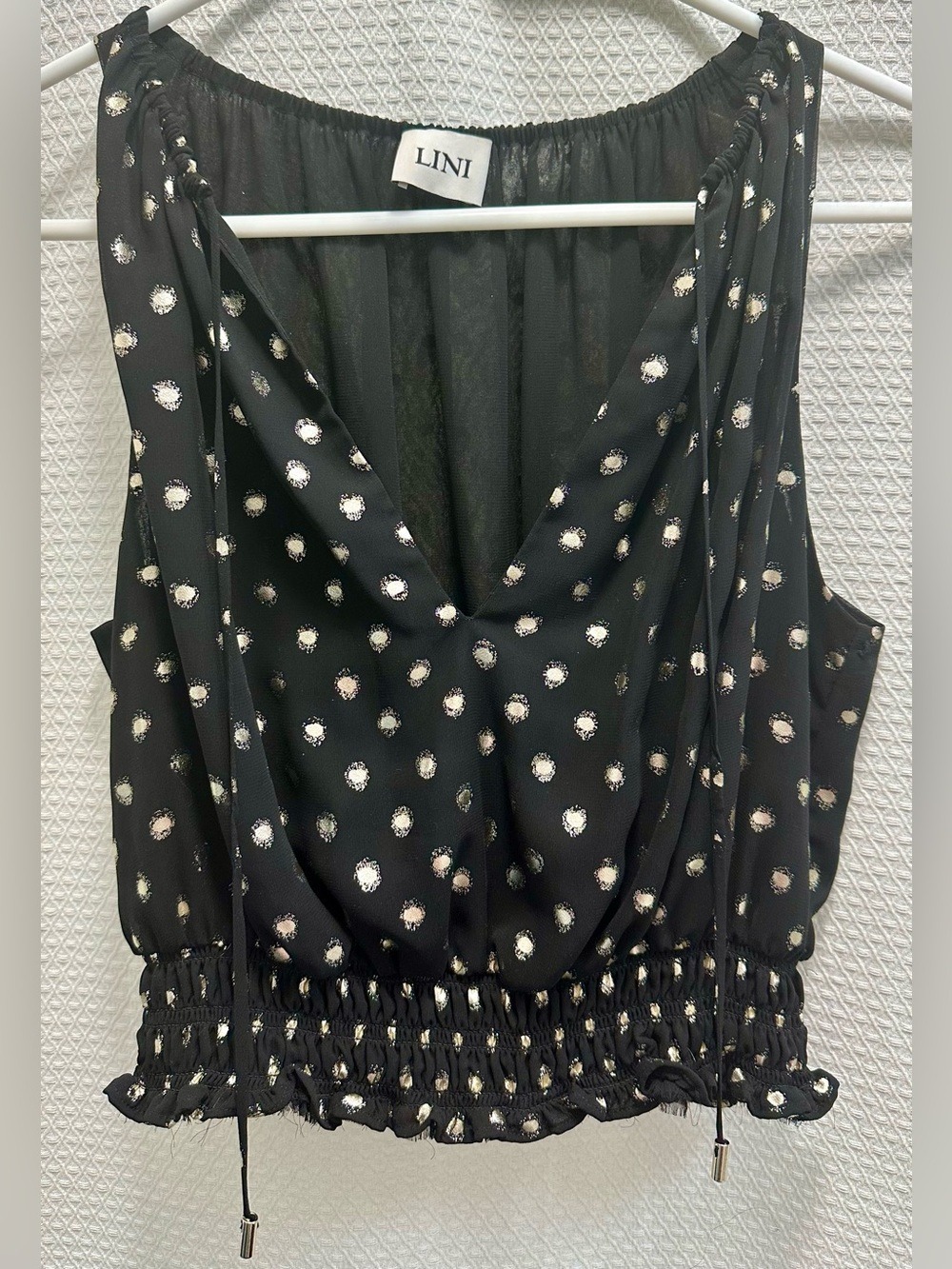 LINI Black V-Neck Polka Dot Sleeveless Top - Picture 3 of 8